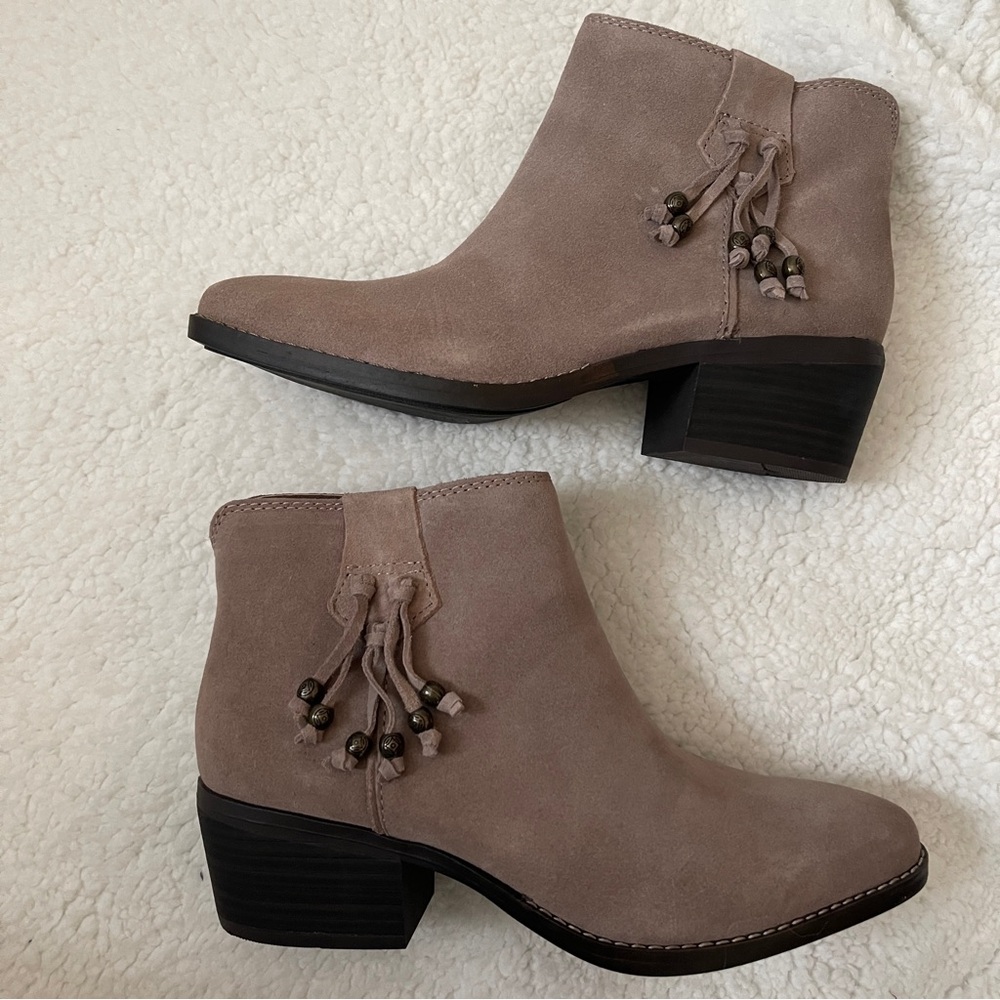 NWT White Mountain Havana Ankle Booties Suede (Genuine Leather)